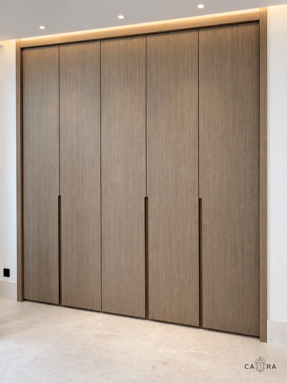 Full-height oak wardrobe with recessed handles